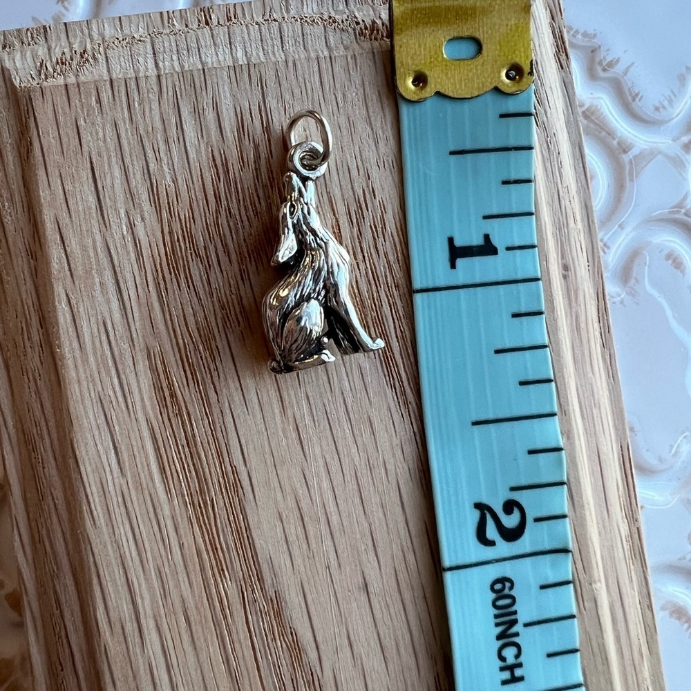 Vintage Howling Wolf Vintage Silver Tone Charm NOS - Picture 6 of 6